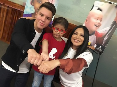 jonathan-sanchez-helen-ochoa-and-StJude-patient-Ian